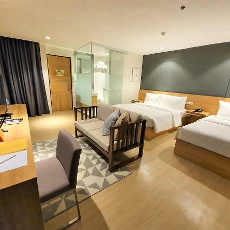 The Upperroom @ Real Suites Bacolod Bagian luar foto