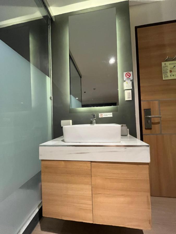 The Upperroom @ Real Suites Bacolod Bagian luar foto