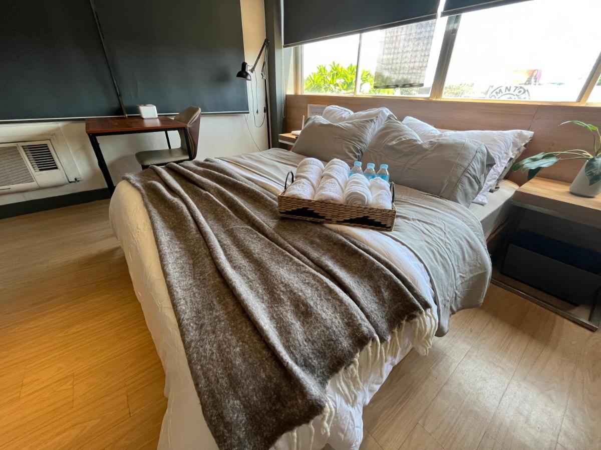 The Upperroom @ Real Suites Bacolod Bagian luar foto