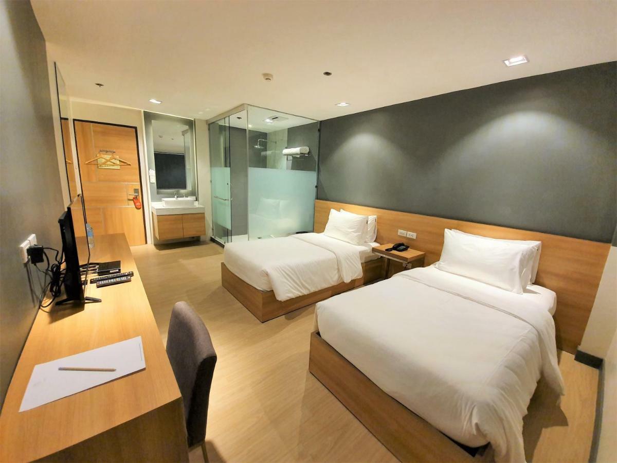 The Upperroom @ Real Suites Bacolod Bagian luar foto