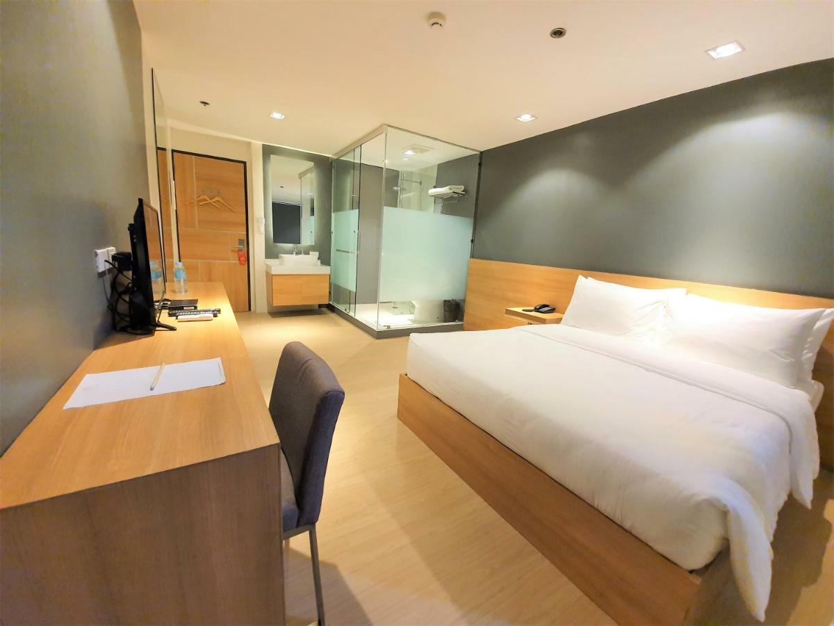 The Upperroom @ Real Suites Bacolod Bagian luar foto