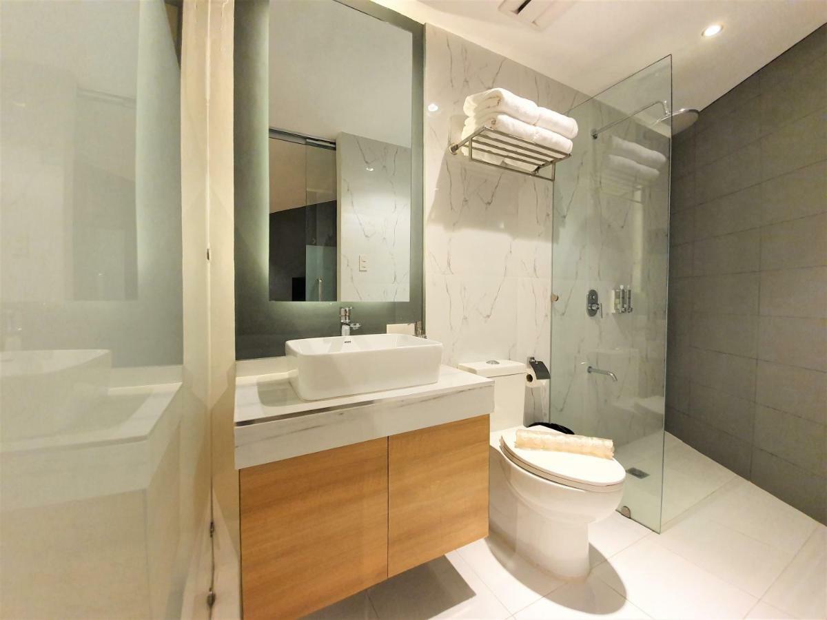 The Upperroom @ Real Suites Bacolod Bagian luar foto