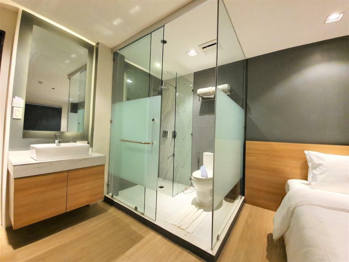 The Upperroom @ Real Suites Bacolod Bagian luar foto