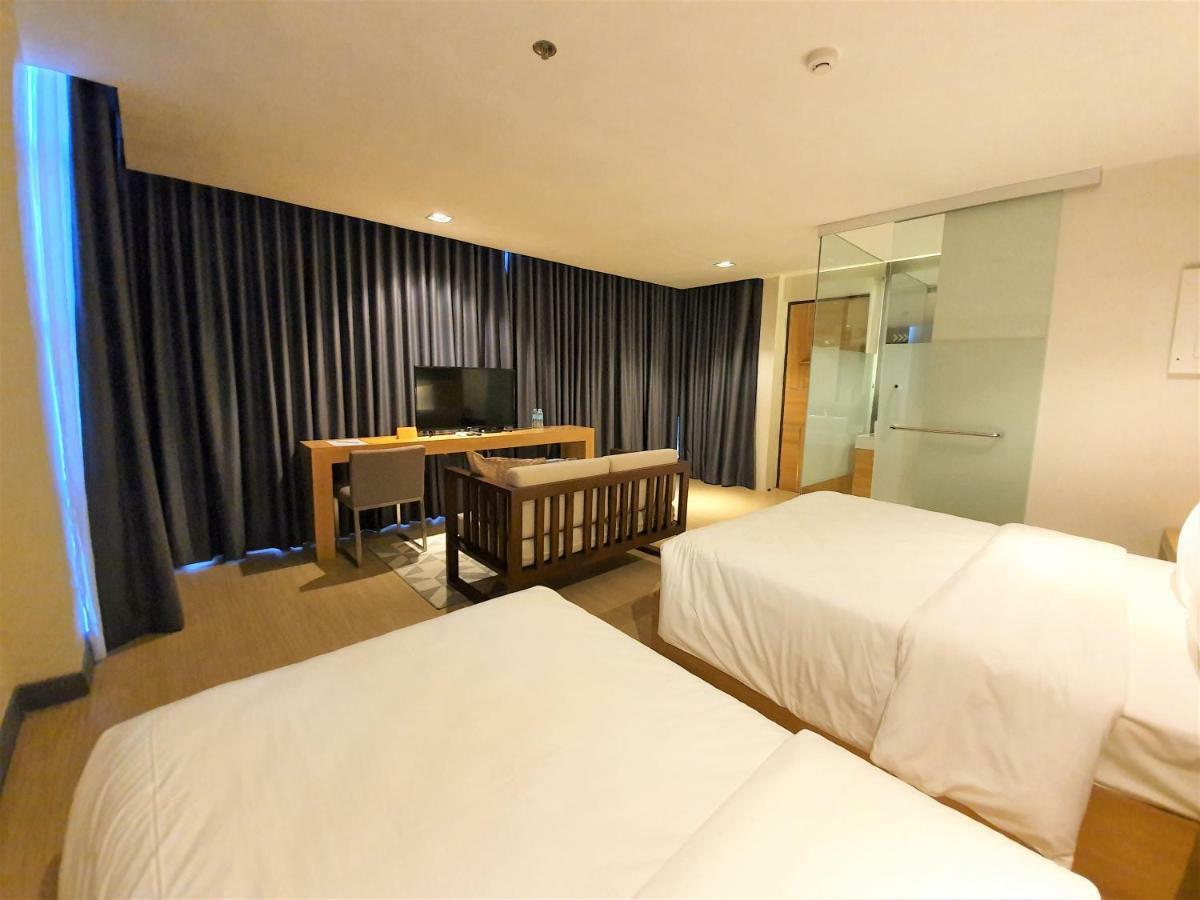 The Upperroom @ Real Suites Bacolod Bagian luar foto