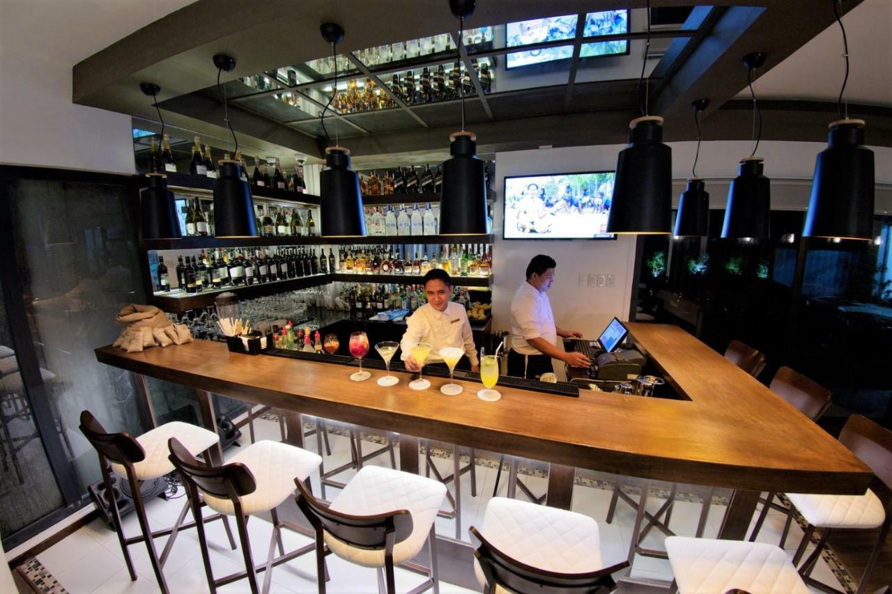 The Upperroom @ Real Suites Bacolod Bagian luar foto