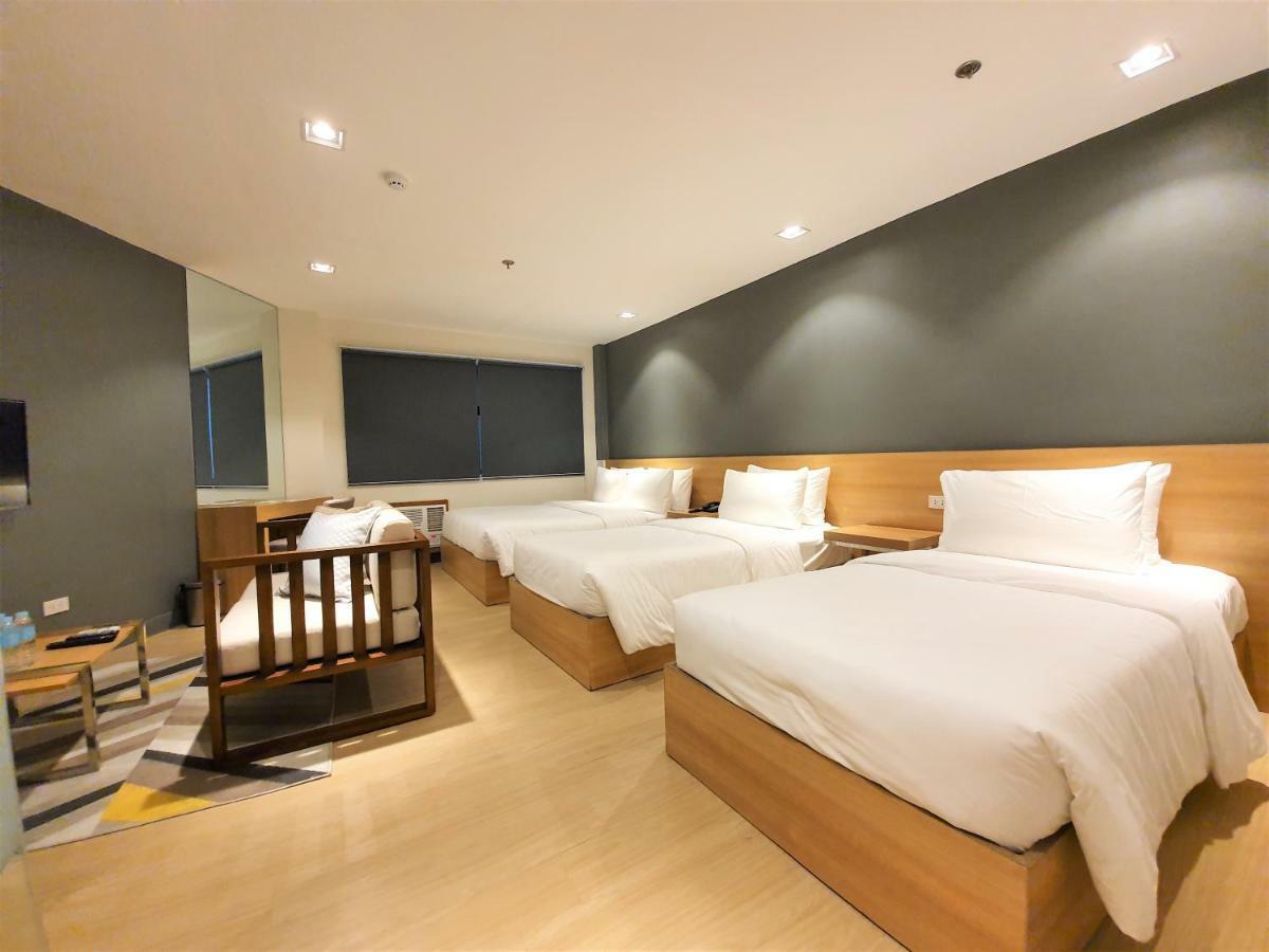 The Upperroom @ Real Suites Bacolod Bagian luar foto