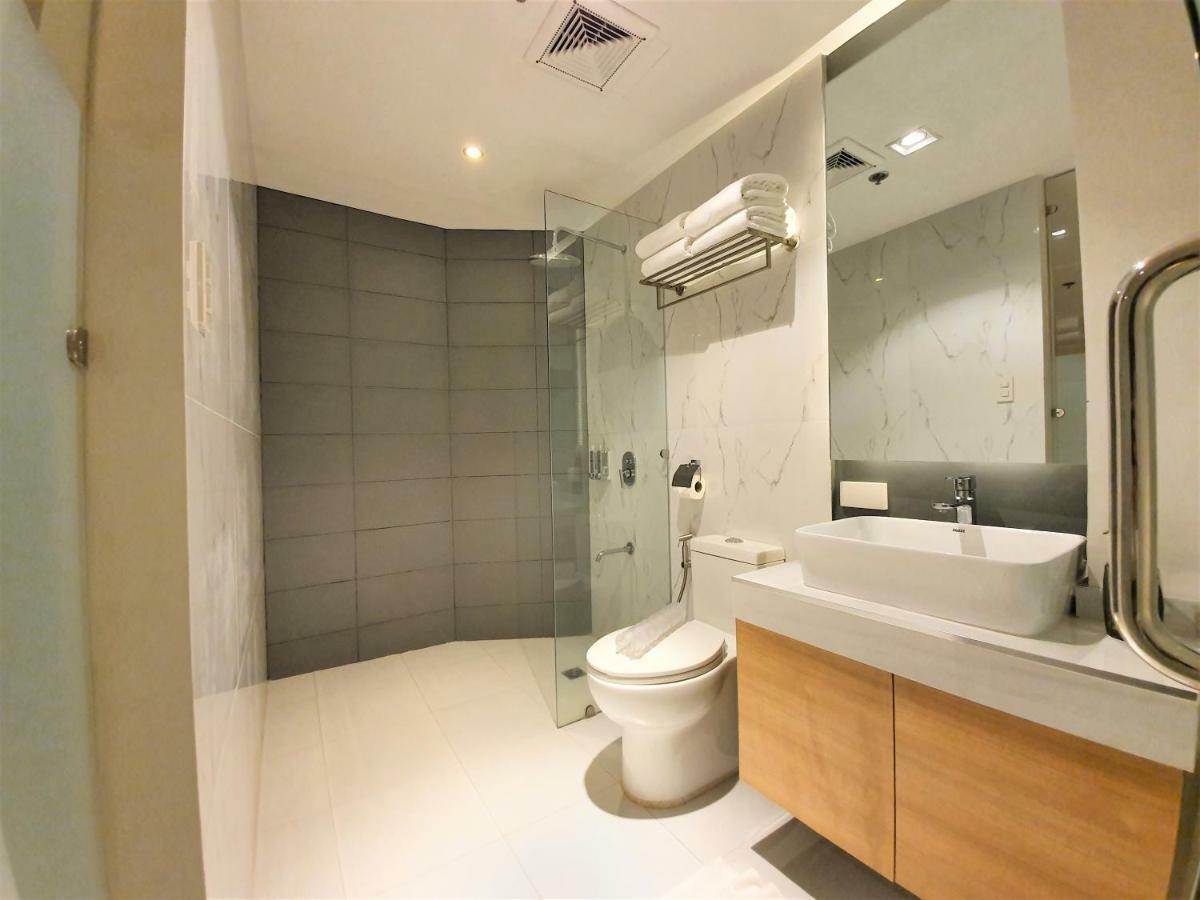The Upperroom @ Real Suites Bacolod Bagian luar foto