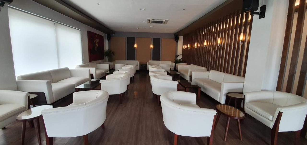 The Upperroom @ Real Suites Bacolod Bagian luar foto