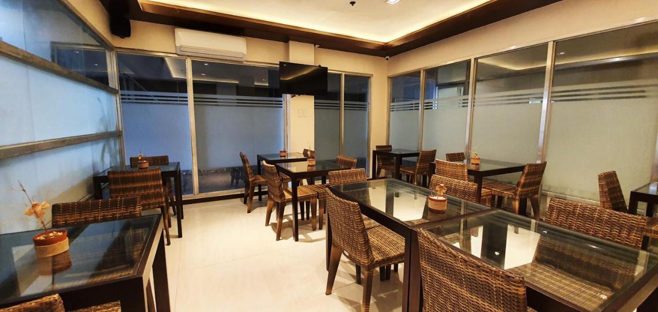 The Upperroom @ Real Suites Bacolod Bagian luar foto